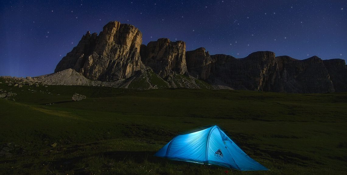 getting-ready-for-bed-while hiking