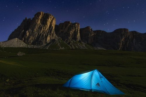 getting-ready-for-bed-while hiking