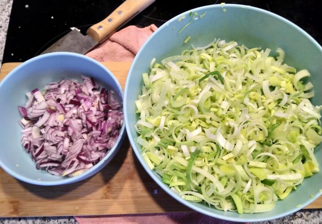 onion-leeks-cut